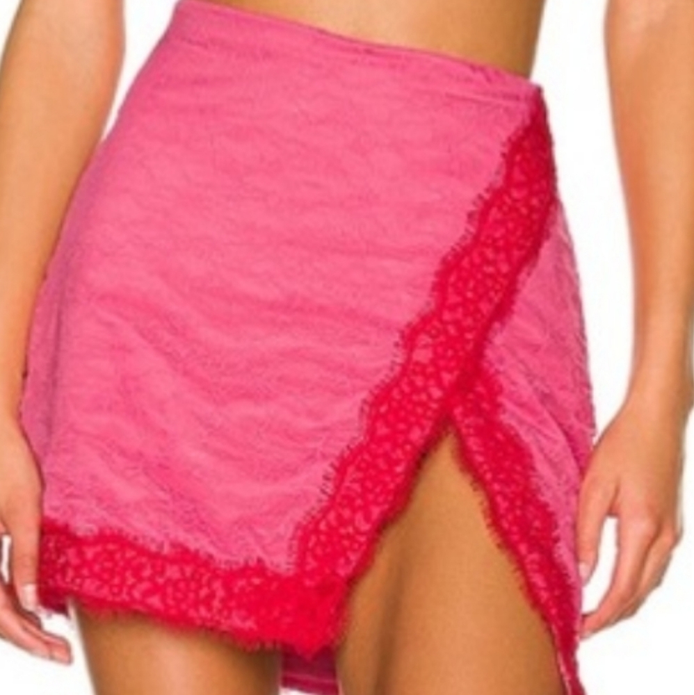 H:our lace skirt
